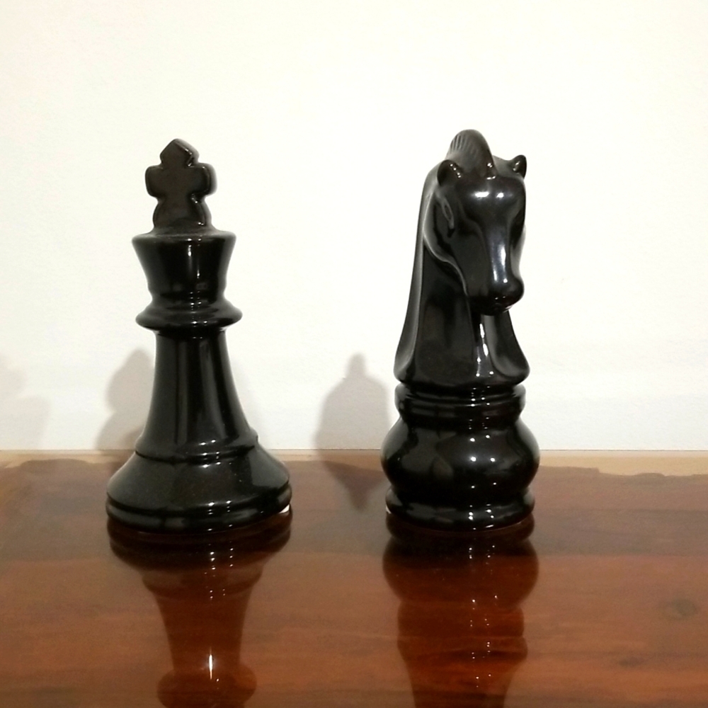 2 pieces of Decorations